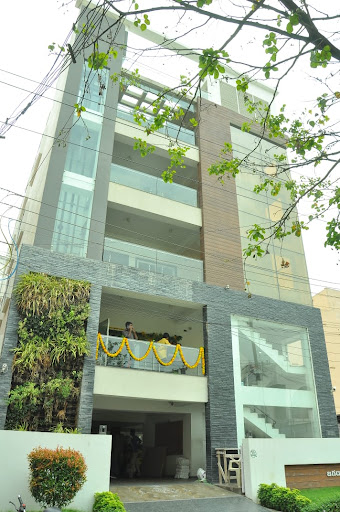 Putti’s Reading Room