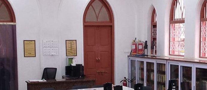 the qamar free library